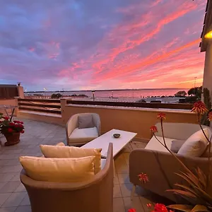 Domo La Laguna Bed & Breakfast